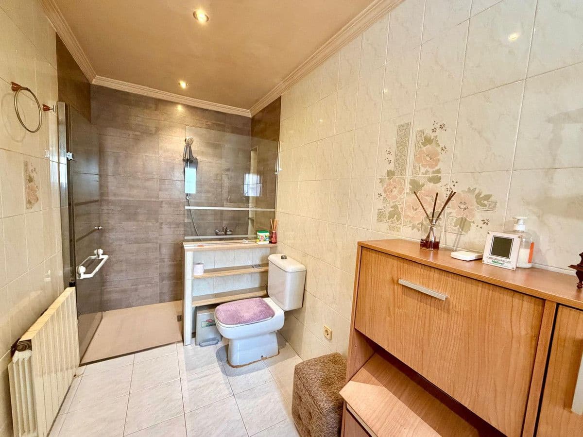 8 bedroom Villa for sale in Pedreguer - € 975,000 (Ref: 10013802)