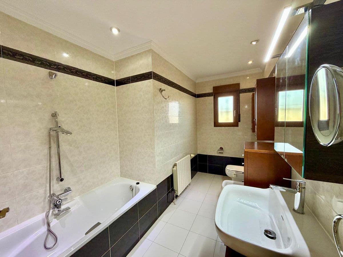 8 bedroom Villa for sale in Pedreguer - € 975,000 (Ref: 10013802)
