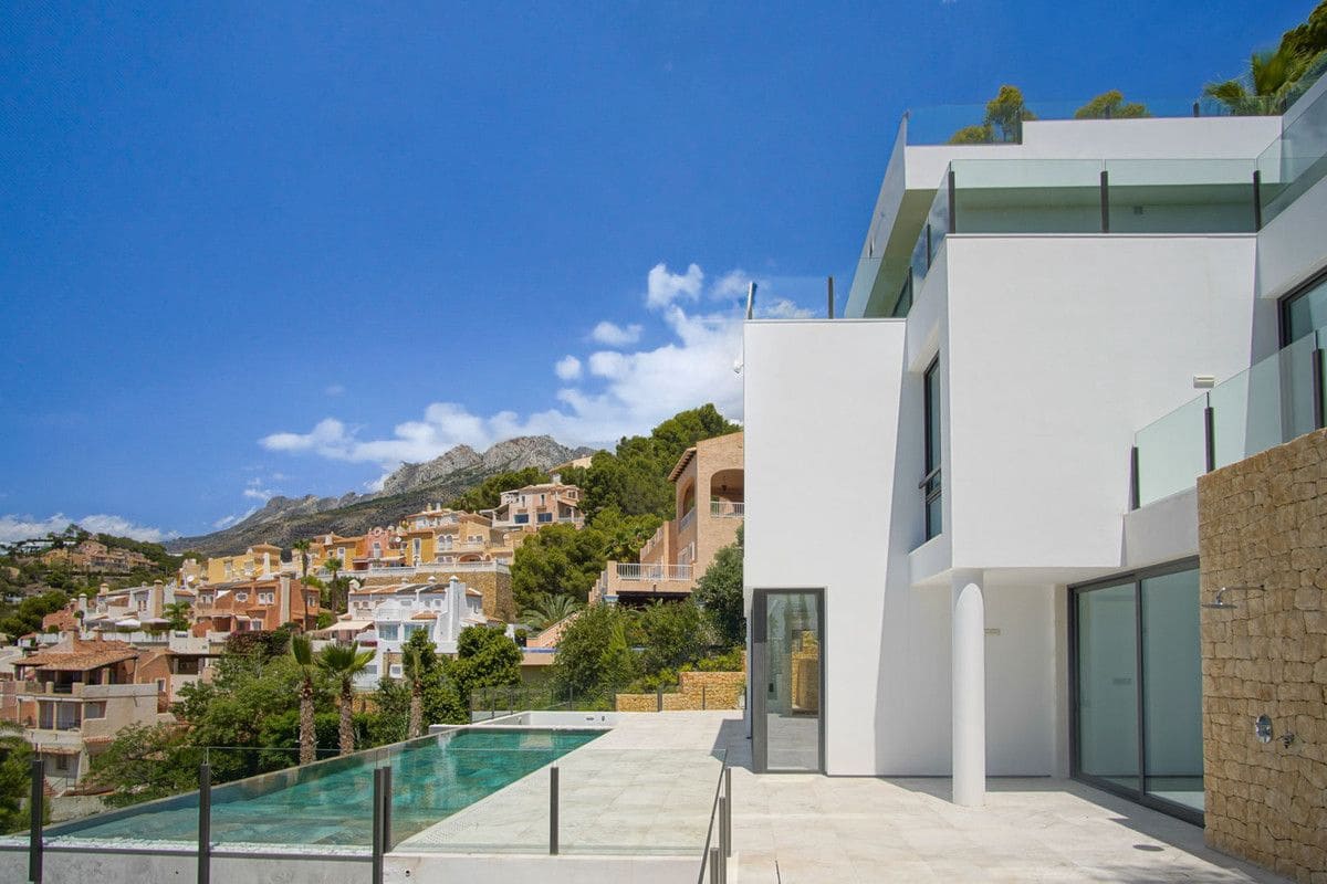 5 bedroom Villa for sale in Altea - € 2,500,000 (Ref: 10013806)