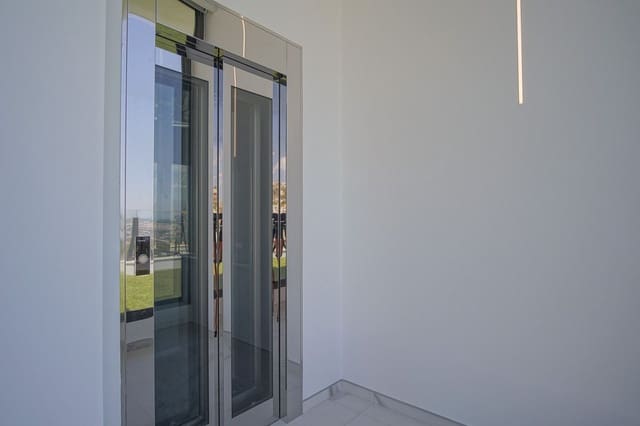 5 bedroom Villa for sale in Altea - € 2,500,000 (Ref: 10013806)