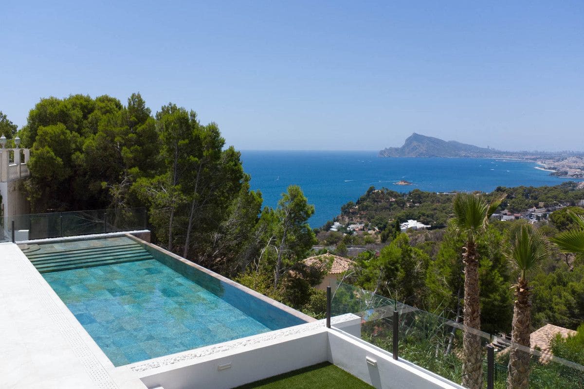 5 bedroom Villa for sale in Altea - € 2,500,000 (Ref: 10013806)