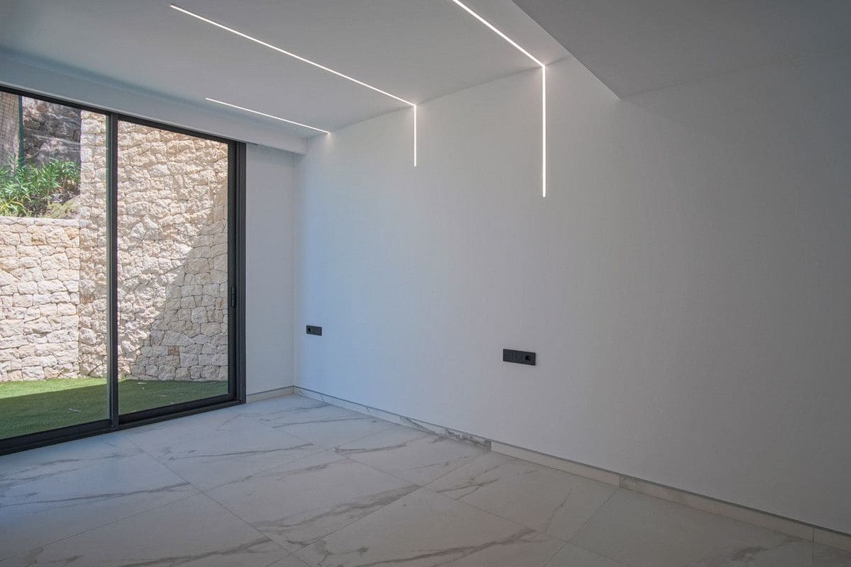 5 bedroom Villa for sale in Altea - € 2,500,000 (Ref: 10013806)