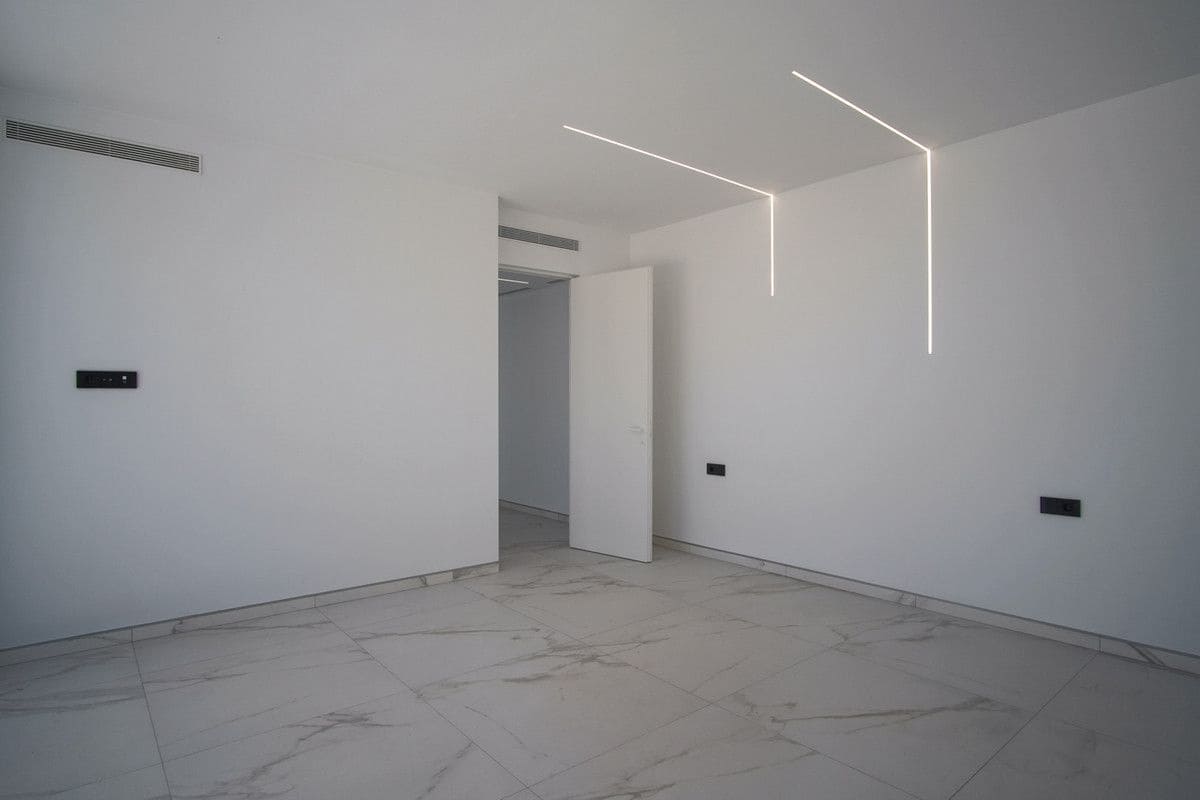 5 bedroom Villa for sale in Altea - € 2,500,000 (Ref: 10013806)