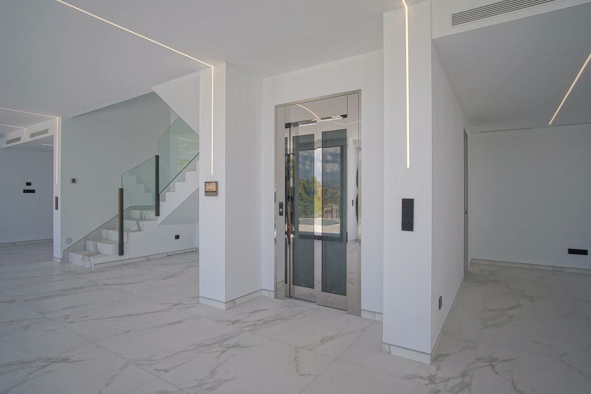 5 bedroom Villa for sale in Altea - € 2,500,000 (Ref: 10013806)