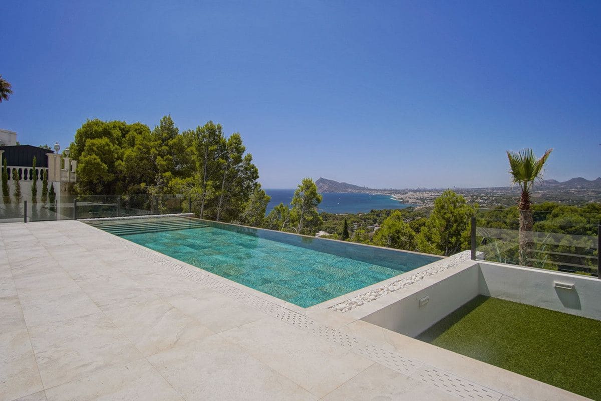 5 bedroom Villa for sale in Altea - € 2,500,000 (Ref: 10013806)
