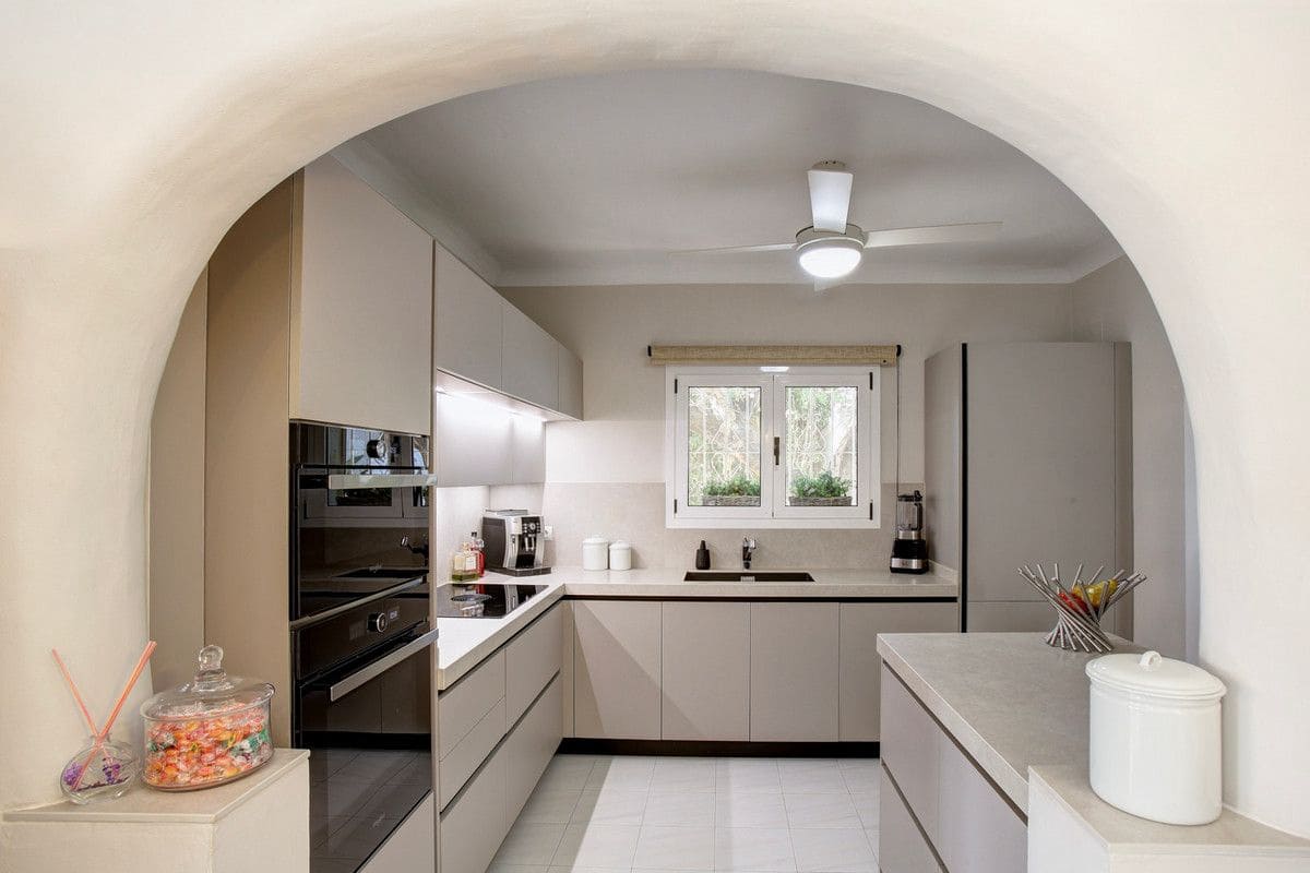 4 soveværelse Villa til salg i Calpe / Calp - € 870.000 (Ref: 10013807)