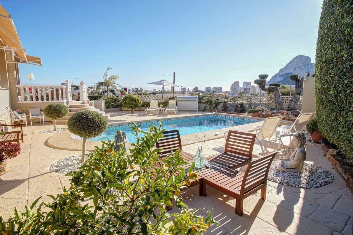 4 soveværelse Villa til salg i Calpe / Calp - € 870.000 (Ref: 10013807)