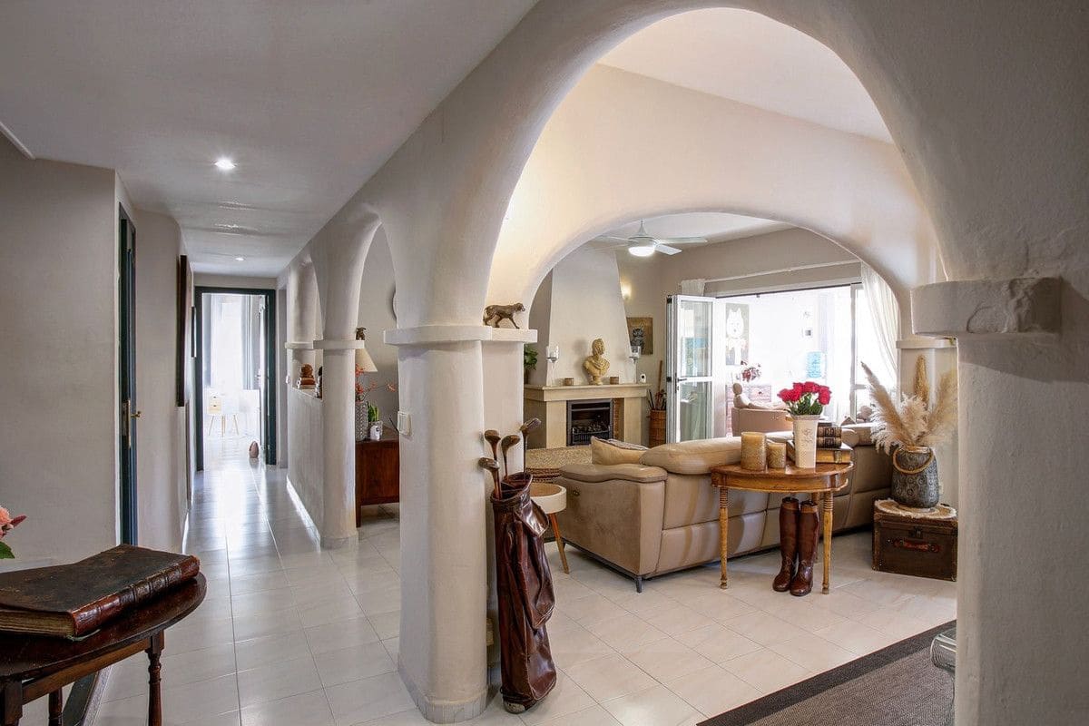 4 soveværelse Villa til salg i Calpe / Calp - € 870.000 (Ref: 10013807)