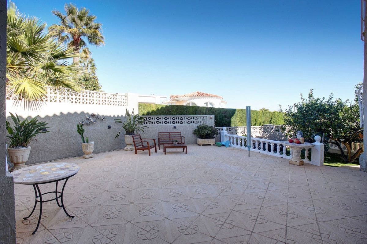 4 soveværelse Villa til salg i Calpe / Calp - € 870.000 (Ref: 10013807)