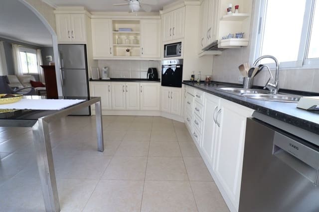 3 bedroom Villa for sale in Algorfa with pool - € 585,000 (Ref: 10013814)