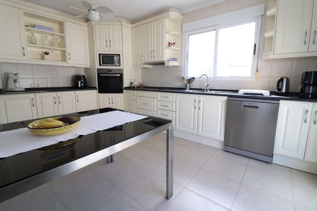 3 bedroom Villa for sale in Algorfa with pool - € 585,000 (Ref: 10013814)