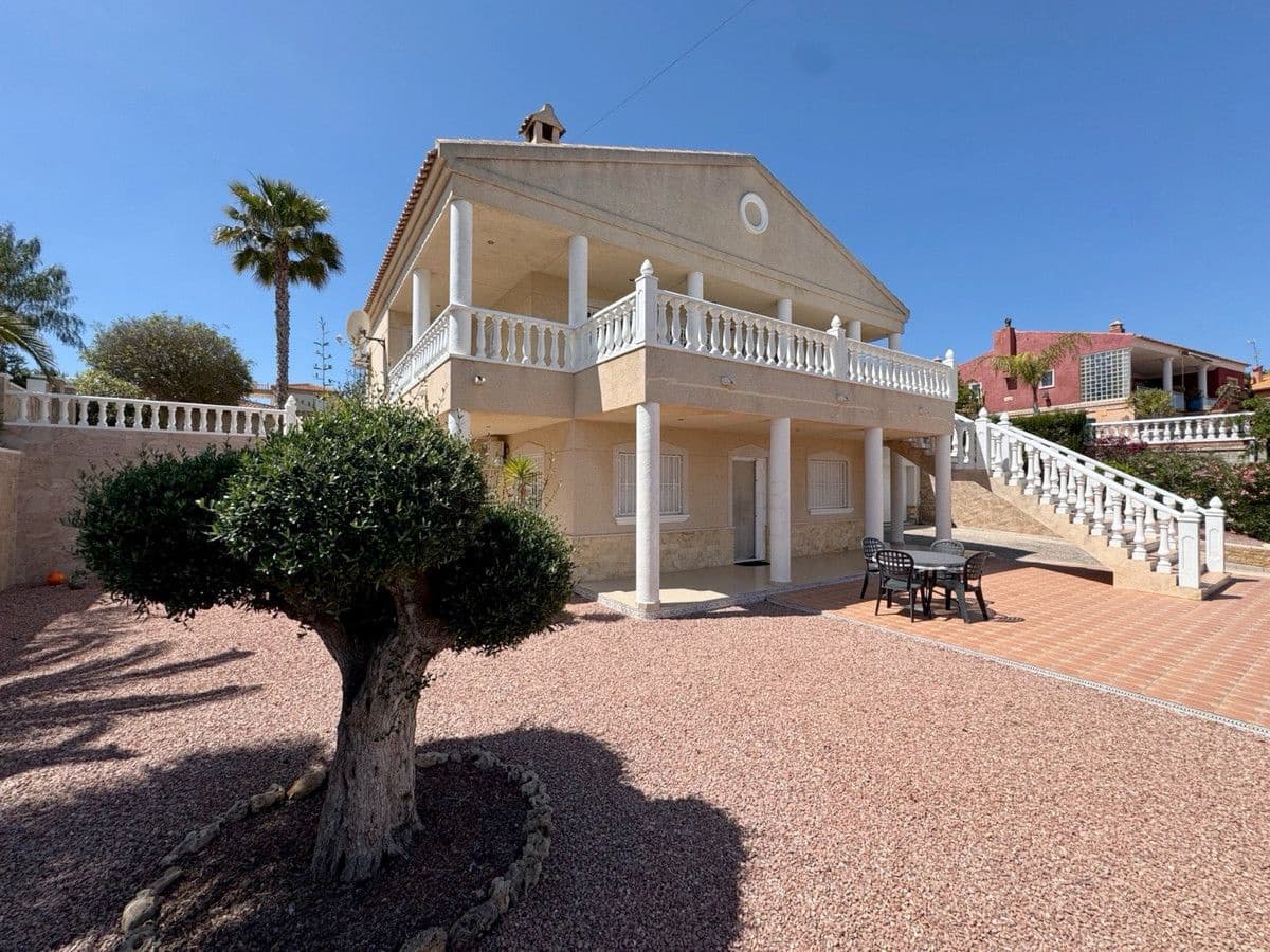3 bedroom Villa for sale in Algorfa with pool - € 585,000 (Ref: 10013814)