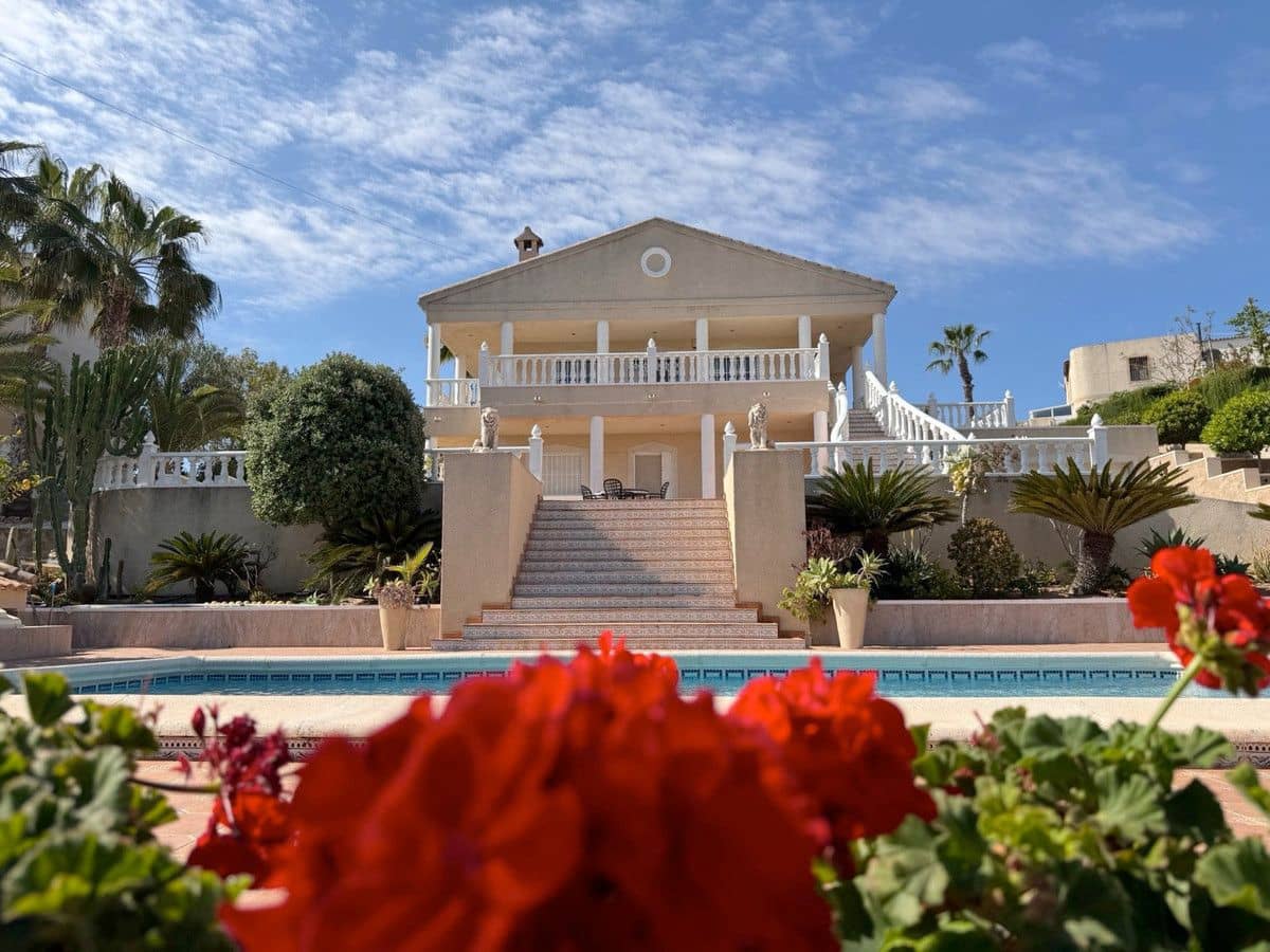 3 bedroom Villa for sale in Algorfa with pool - € 585,000 (Ref: 10013814)
