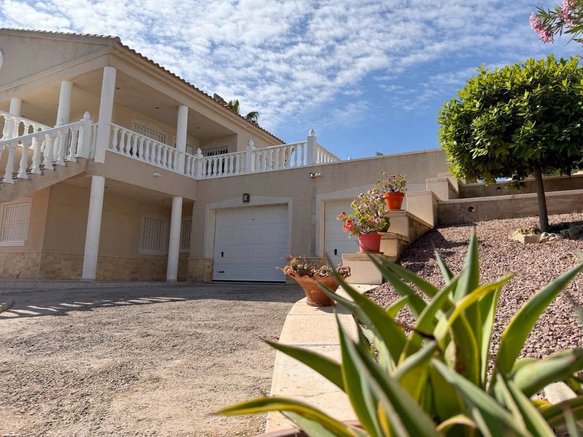 3 bedroom Villa for sale in Algorfa with pool - € 585,000 (Ref: 10013814)