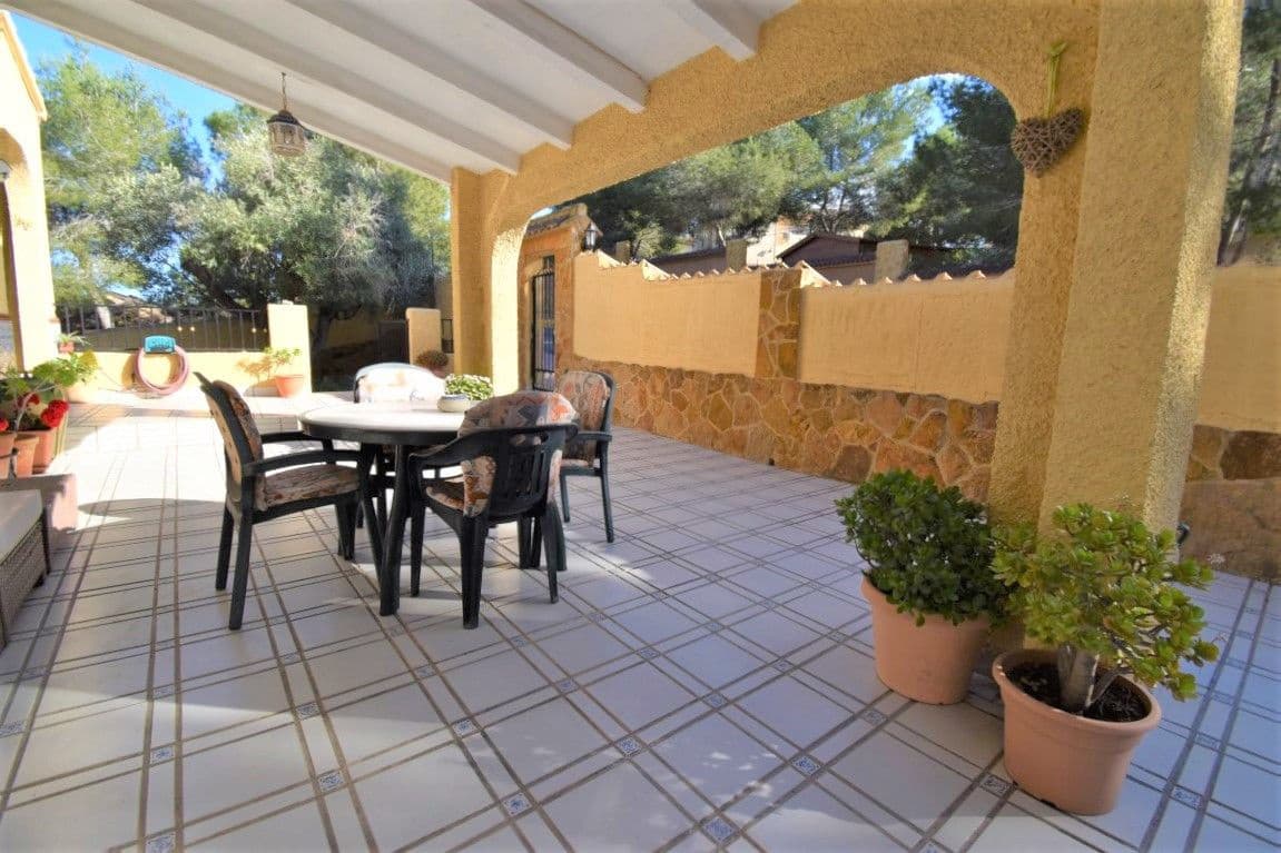 Chalet de 6 habitaciones en Orihuela Costa en venta con piscina - 450.000 € (Ref: 10013815)