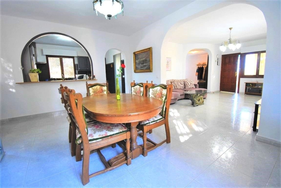 Chalet de 6 habitaciones en Orihuela Costa en venta con piscina - 450.000 € (Ref: 10013815)
