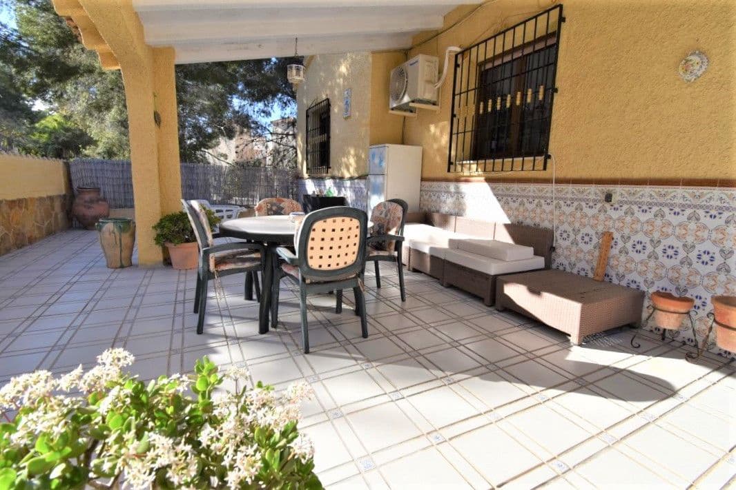 Chalet de 6 habitaciones en Orihuela Costa en venta con piscina - 450.000 € (Ref: 10013815)
