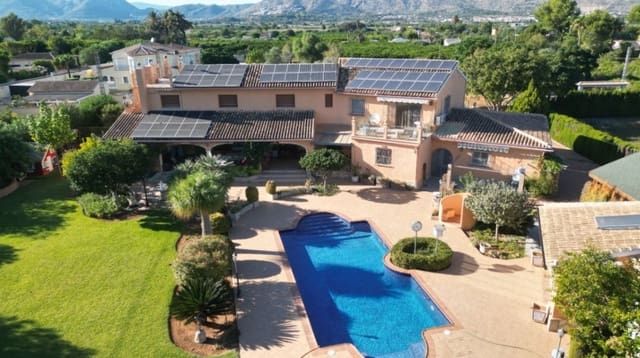 4 bedroom Villa for sale in Pedreguer - € 975,000 (Ref: 10013819)