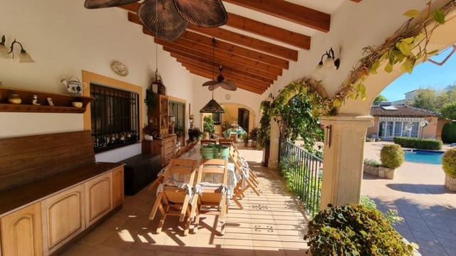 4 bedroom Villa for sale in Pedreguer - € 975,000 (Ref: 10013819)