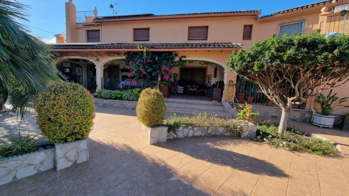 4 bedroom Villa for sale in Pedreguer - € 975,000 (Ref: 10013819)