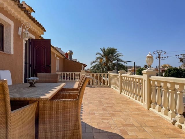 6 bedroom Villa for sale in La Marina, Elche / Elx - € 850,000 (Ref: 10013821)