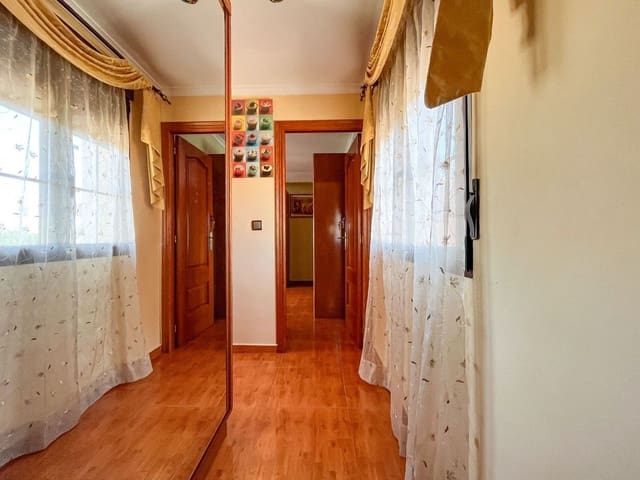 6 bedroom Villa for sale in La Marina, Elche / Elx - € 850,000 (Ref: 10013821)