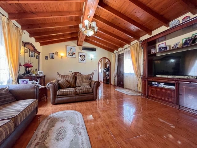 6 bedroom Villa for sale in La Marina, Elche / Elx - € 850,000 (Ref: 10013821)