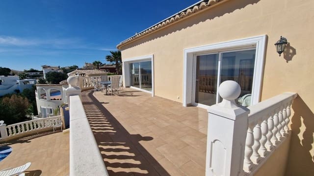 Chalet de 4 habitaciones en Benitachell / Benitatxell en venta - 730.000 € (Ref: 10013822)