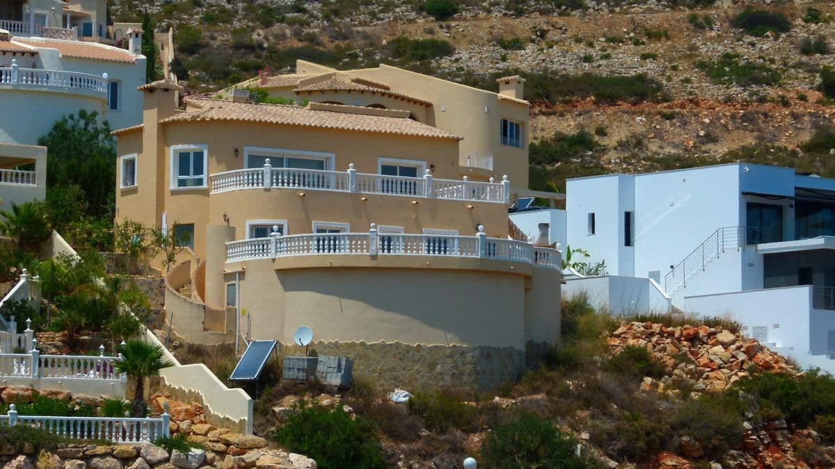 Chalet de 4 habitaciones en Benitachell / Benitatxell en venta - 730.000 € (Ref: 10013822)