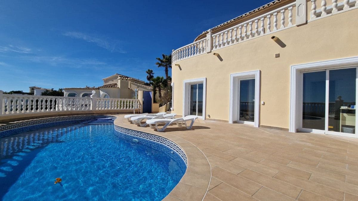 Chalet de 4 habitaciones en Benitachell / Benitatxell en venta - 730.000 € (Ref: 10013822)
