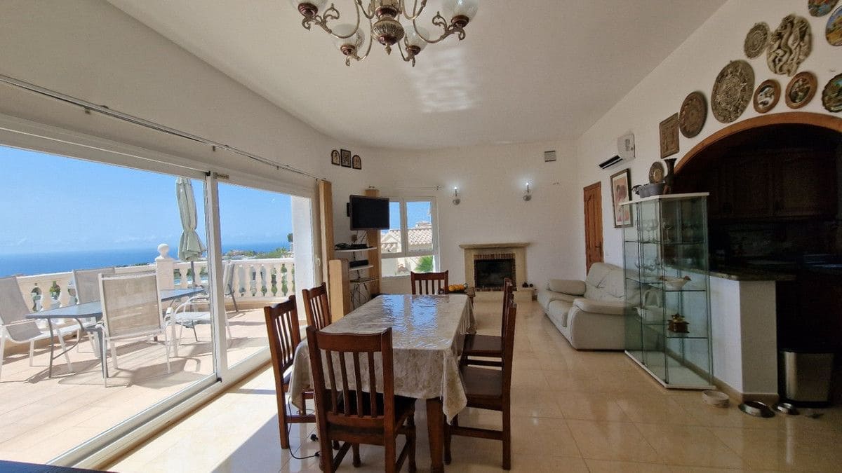 Chalet de 4 habitaciones en Benitachell / Benitatxell en venta - 730.000 € (Ref: 10013822)