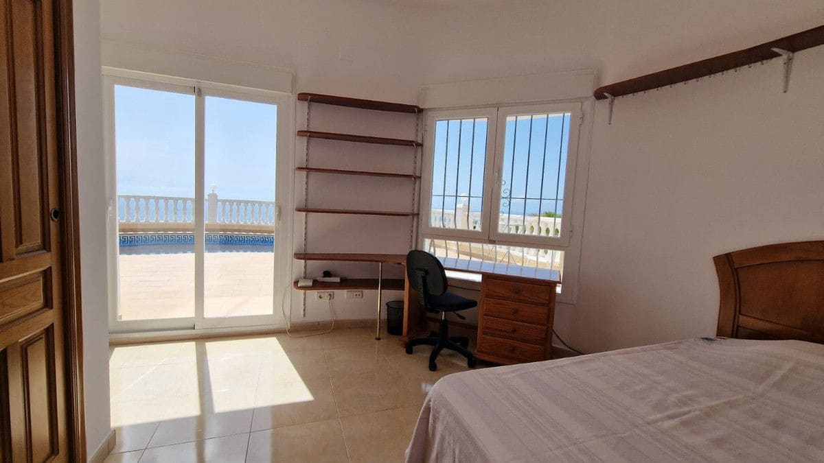 Chalet de 4 habitaciones en Benitachell / Benitatxell en venta - 730.000 € (Ref: 10013822)
