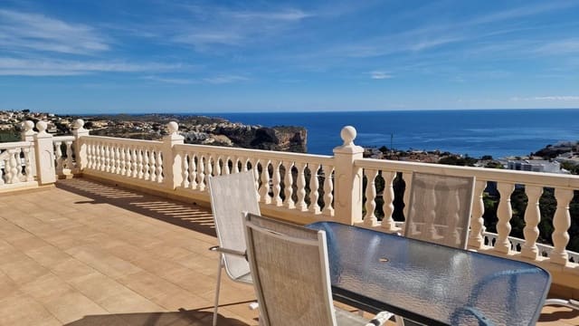 Chalet de 4 habitaciones en Benitachell / Benitatxell en venta - 730.000 € (Ref: 10013822)