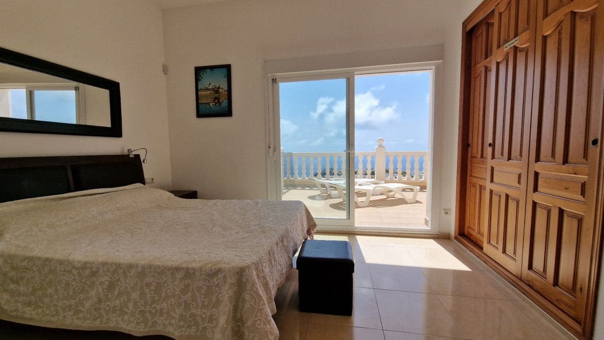 Chalet de 4 habitaciones en Benitachell / Benitatxell en venta - 730.000 € (Ref: 10013822)