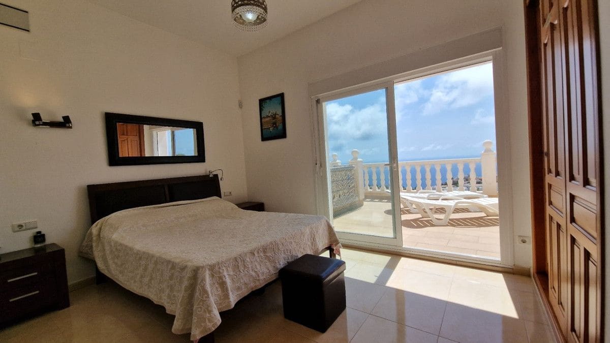 Chalet de 4 habitaciones en Benitachell / Benitatxell en venta - 730.000 € (Ref: 10013822)