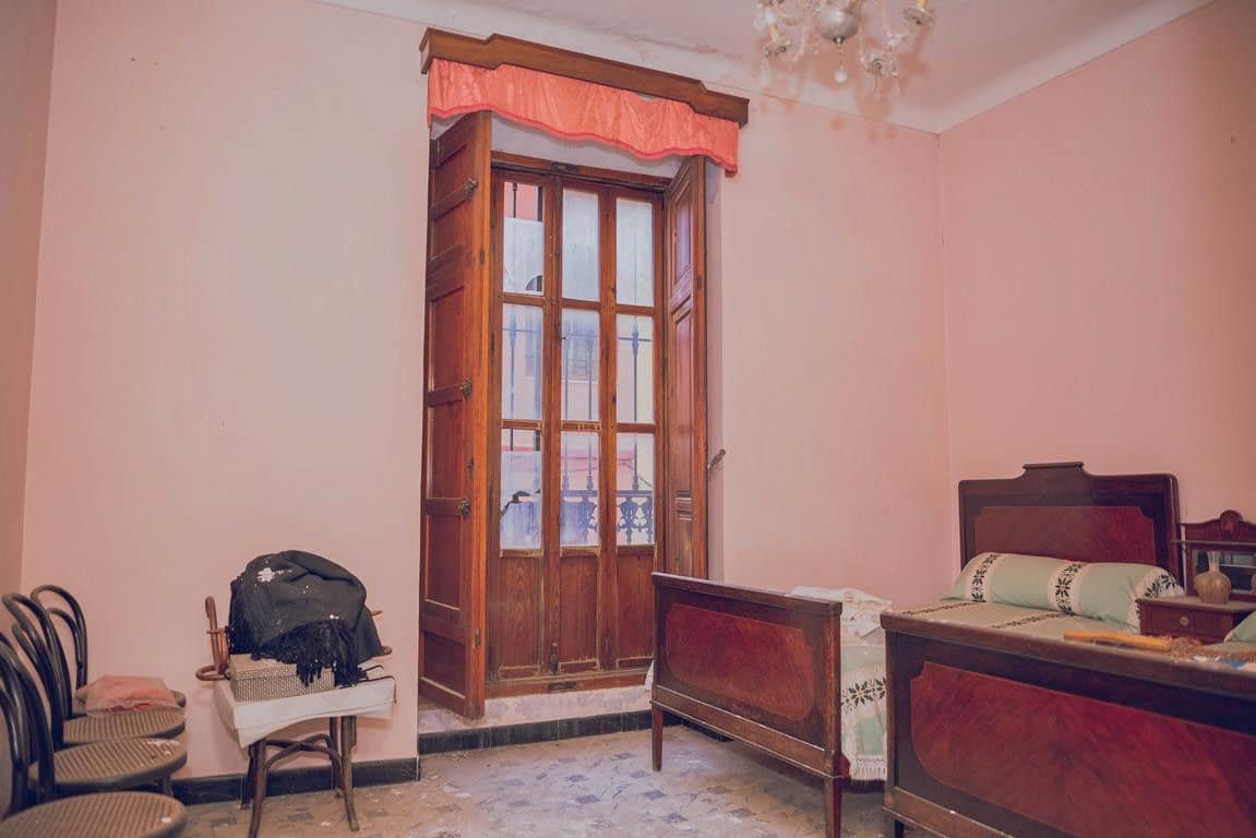 9 sypialnia Willa na sprzedaż w Pego - 320 000 € (Ref: 10013834)