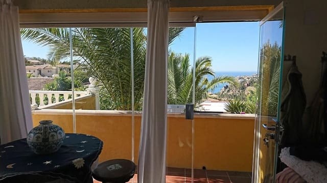 5 bedroom Villa for sale in Benitachell / Benitatxell - € 585,000 (Ref: 10013845)