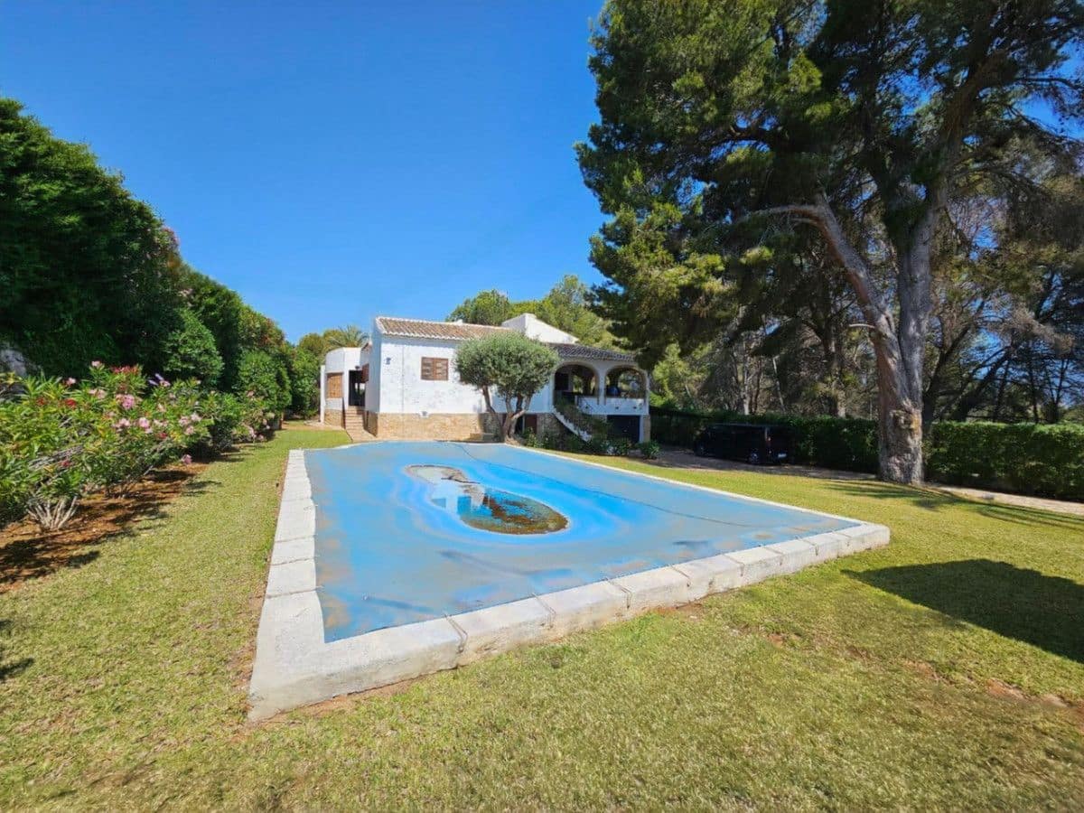 6 bedroom Villa for sale in Javea / Xabia - € 790,000 (Ref: 10013847)
