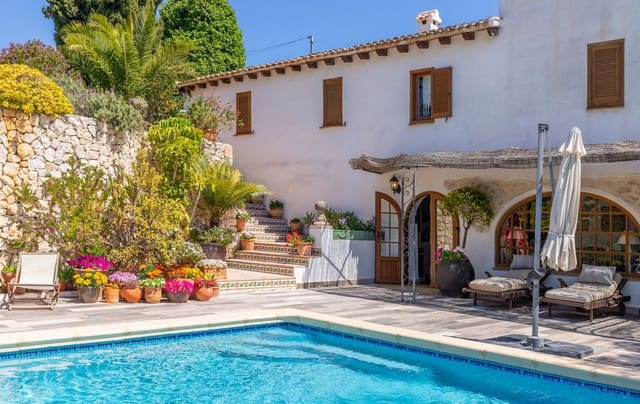 8 bedroom Finca/Country House for sale in Teulada Pueblo, Teulada-Moraira - € 1,600,000 (Ref: 10013859)