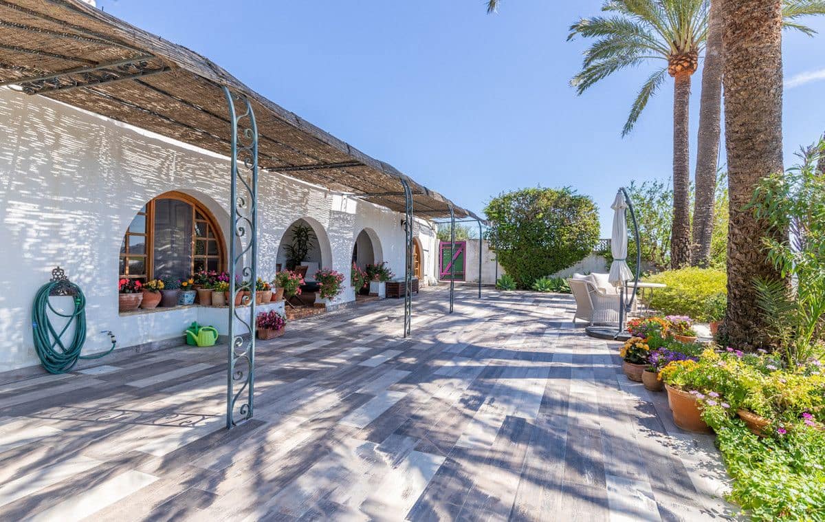 8 bedroom Finca/Country House for sale in Teulada - € 1,600,000 (Ref: 10013859)