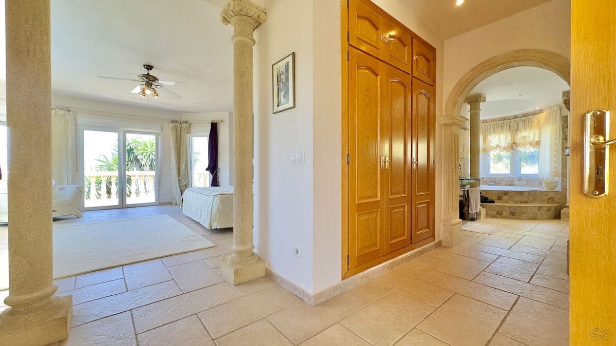 4 bedroom Villa for sale in Javea / Xabia - € 2,200,000 (Ref: 10013864)