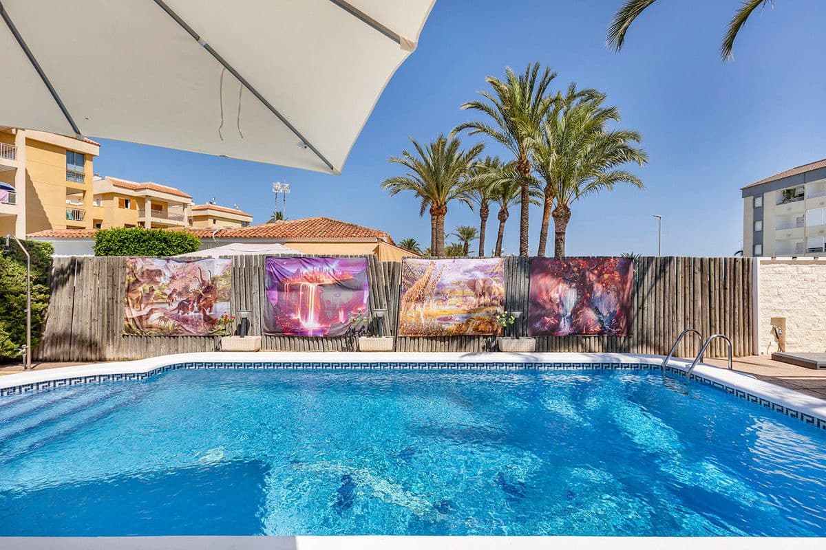 4 bedroom Villa for sale in Torrevieja - € 656,000 (Ref: 10013866)