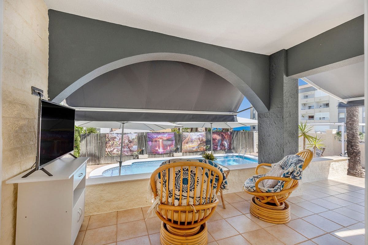 4 bedroom Villa for sale in Torrevieja - € 656,000 (Ref: 10013866)