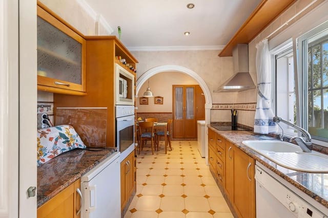 4 Zimmer Villa zu verkaufen in Punta Prima, Torrevieja - 656.000 € (Ref: 10013866)
