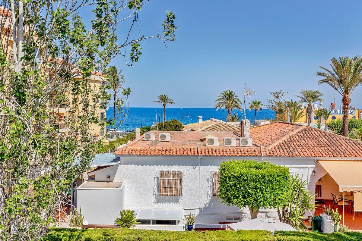 4 bedroom Villa for sale in Torrevieja - € 656,000 (Ref: 10013866)