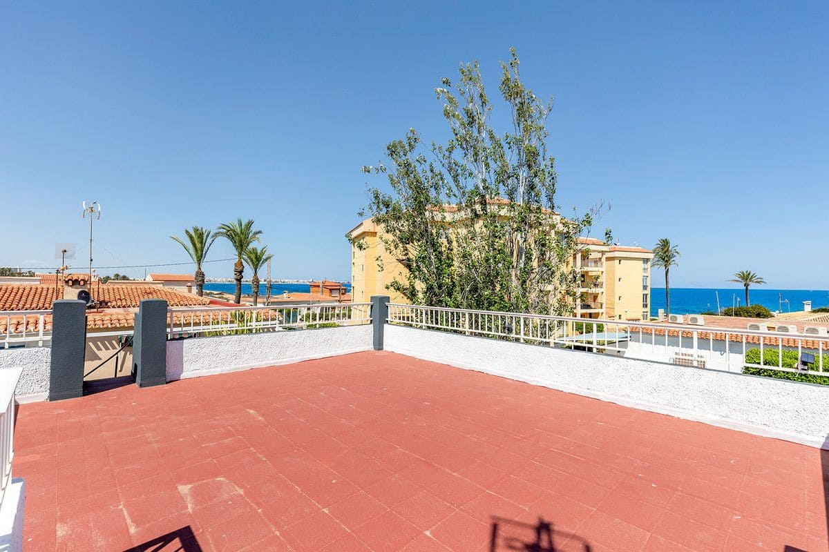 4 bedroom Villa for sale in Torrevieja - € 656,000 (Ref: 10013866)