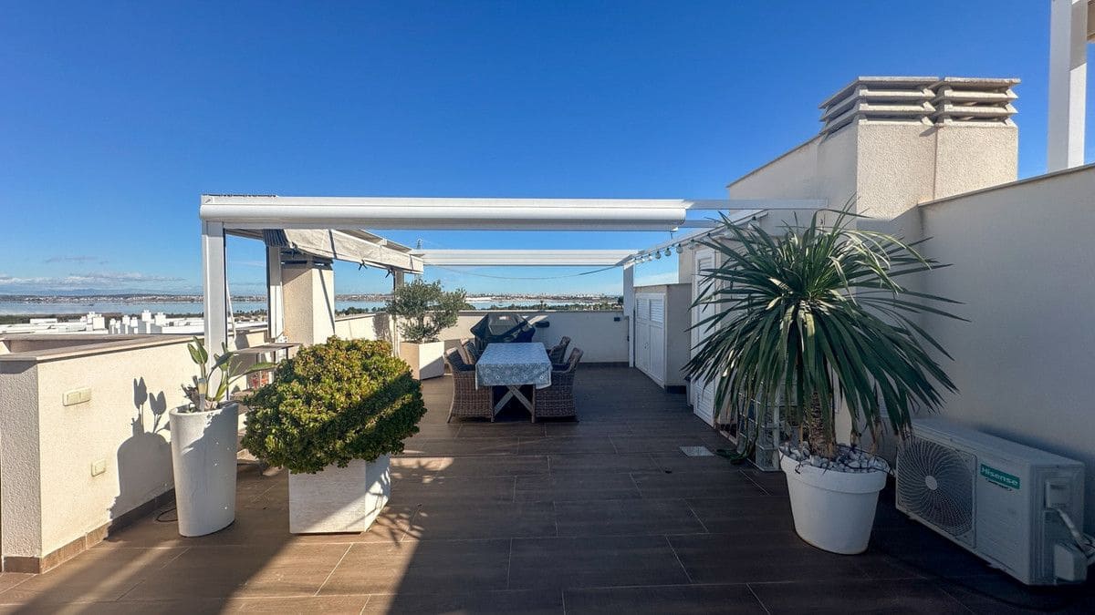 3 bedroom Villa for sale in Torrevieja with pool - € 299,000 (Ref: 10013867)