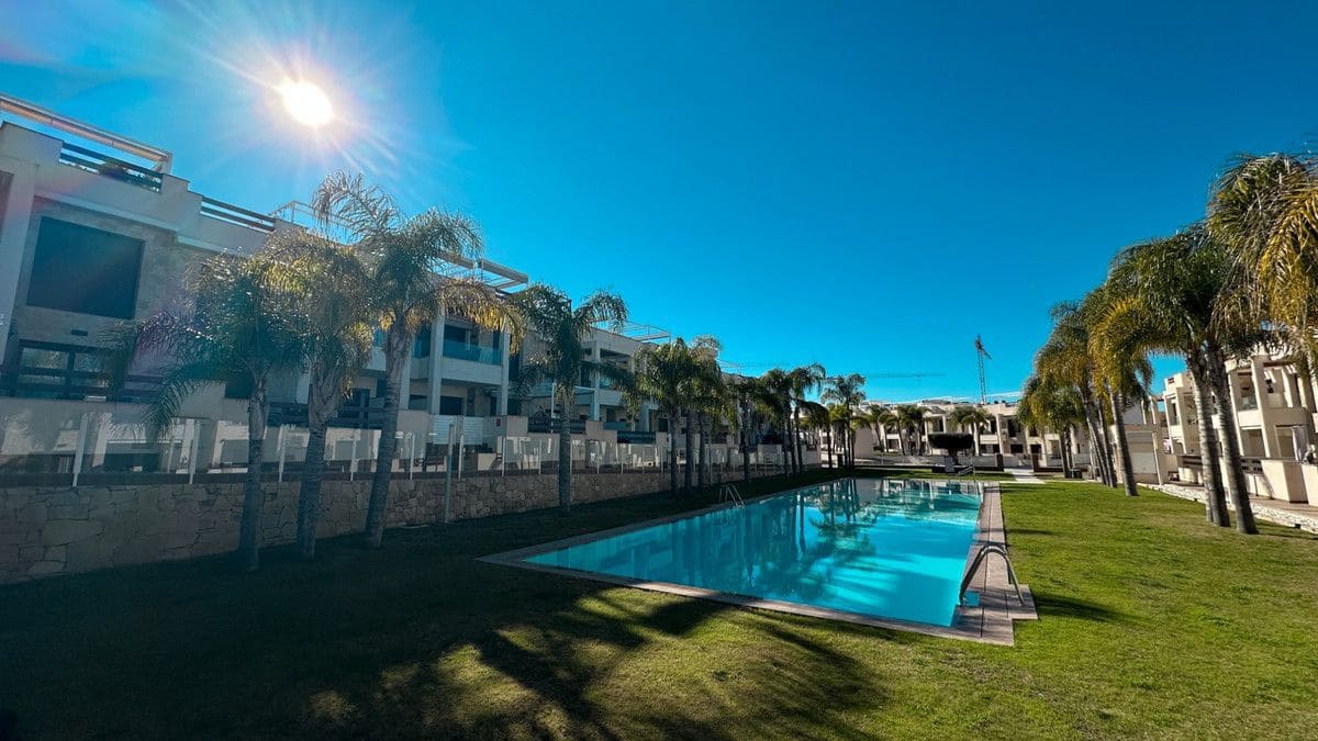 3 bedroom Villa for sale in Torrevieja with pool - € 299,000 (Ref: 10013867)