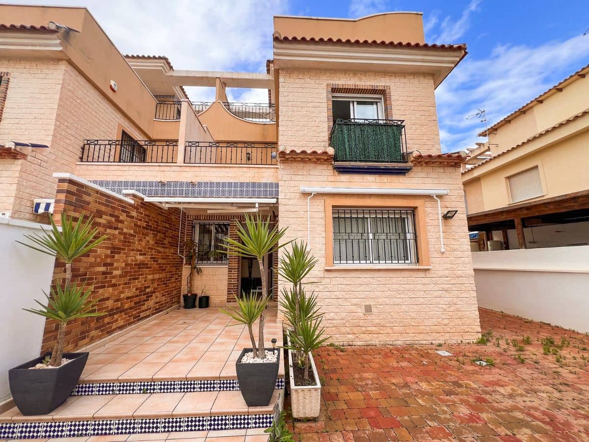 3 soverom Kjedet enebolig til salgs i Pilar de la Horadada - € 369 000 (Ref: 10013873)