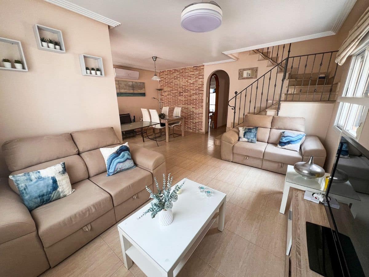 3 soverom Kjedet enebolig til salgs i Pilar de la Horadada - € 369 000 (Ref: 10013873)